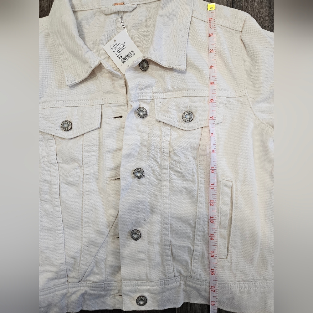 Free People Women's Optic White Cream Denim Jean Jacket- Size XS NWT - Picture 6 of 12